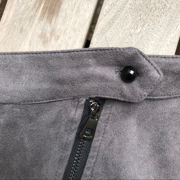 JAASE | Faux Suede Skirt with Black Slanted Zipper - Picture 4 of 6